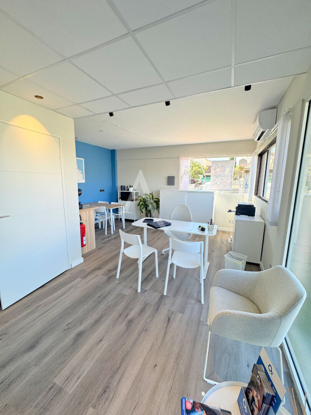 Vente Immeuble SAINT CYPRIEN VILLAGE - IMMEUBLE  - 235 m²  - Deux appartements F4 et local commercial -  Jardins et Garages Saint cyprien