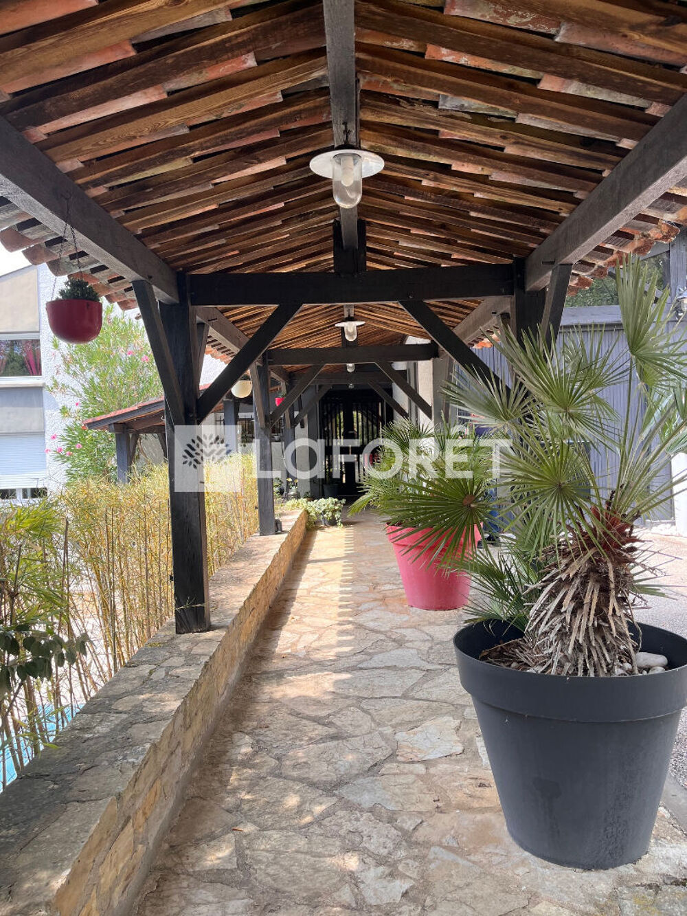 Vente Maison Mercués 10 mn de Cahors Maison d'architecte sur 7000m² de terrain. Mercues