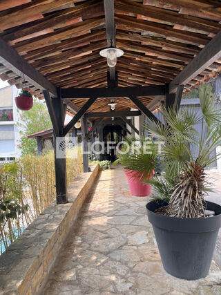 Vente Maison Mercués 10 mn de Cahors Maison d'architecte sur 7000m² de terrain. Mercues