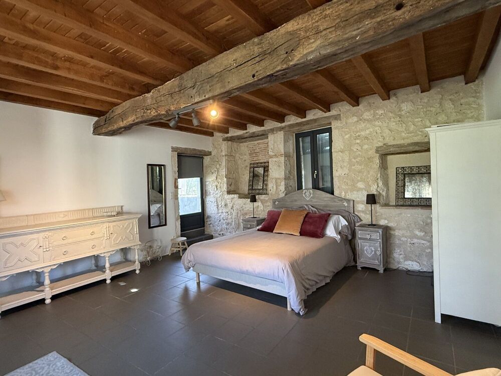 Vente Maison Propriété de campagne de 271m2 avec 5 chambres, piscine et 7896m2 de jardin Saint clar