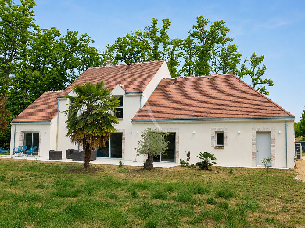 Propriété familiale neuve avec dépendance