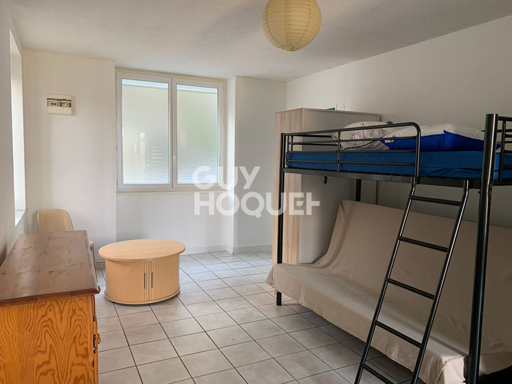 Location Appartement Studio meublé avec terrasse . Idéalement situé ! Aubenas
