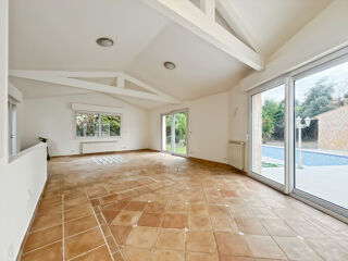  Maison  louer 9 pices 280 m