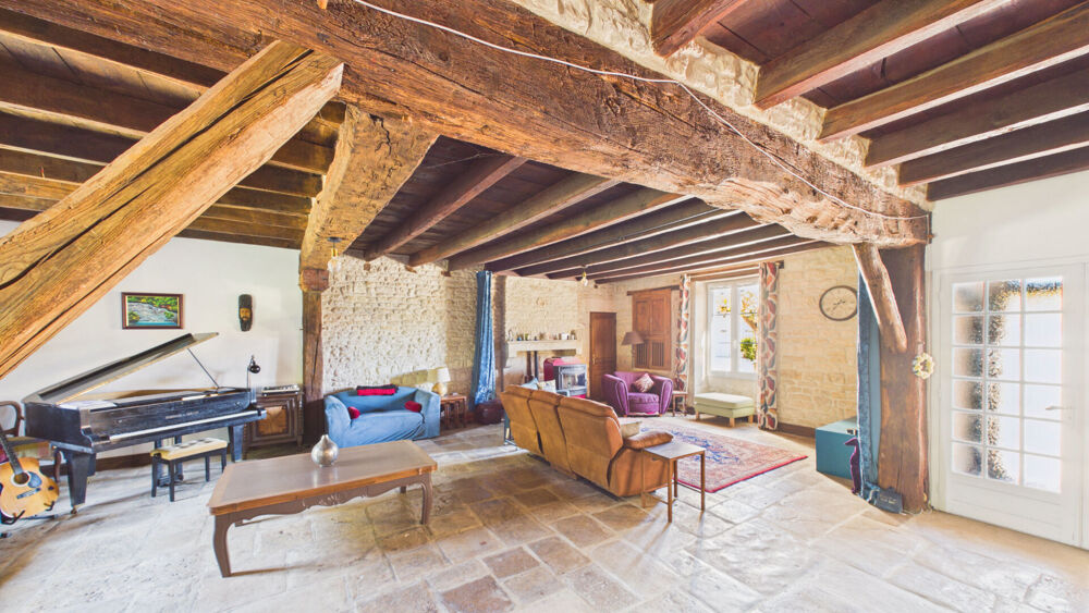 Exceptionnelle propriété de village avec gîte et piscine chauffée - Excellent potentiel de revenus