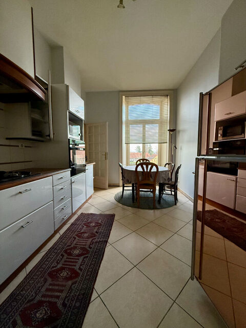  Appartement � louer 4 pi�ces 146 m�