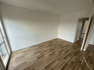  Appartement à louer 3 pièces 65 m²