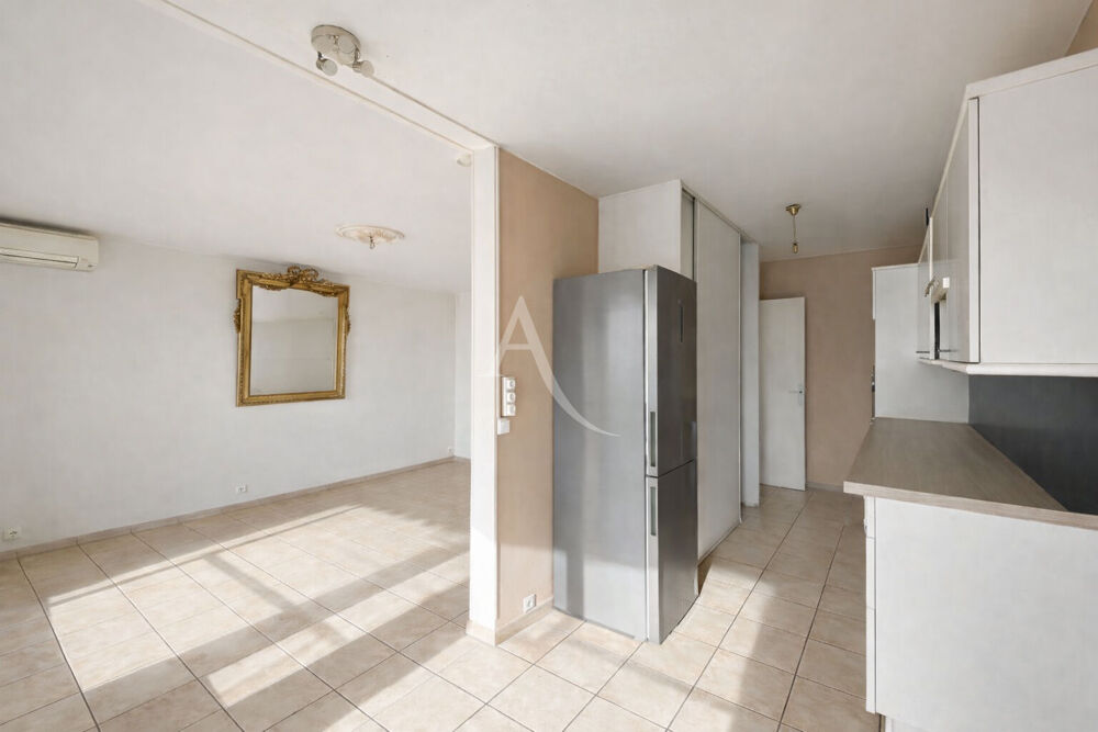 Vente Appartement Appartement Cannes La Bocca 3 pièces 68.48 m2 à rénover terrasse étage élevé Cannes la bocca