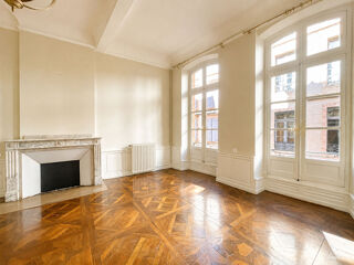  Appartement à louer 3 pièces 135 m²