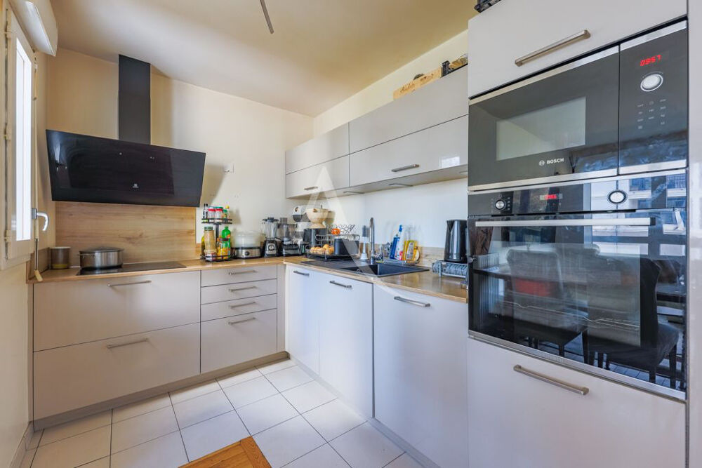 Vente Appartement Romainville - Place du Marché | 4 pièces, balcon et parking double Romainville