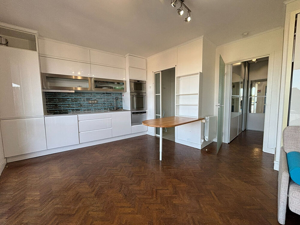 Studio Bourges avec loggia à deux pas du centre ville !