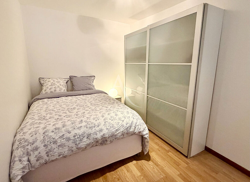 Location Appartement Appartement Versailles Place du MAarch� 2 pi�ces 34 m2 Location meubl� au calme Versailles