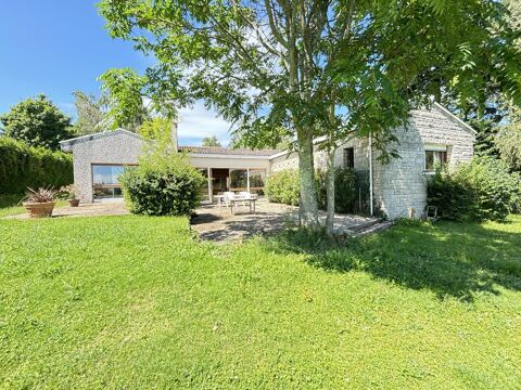   �l�gante Maison Familiale de 5 Chambres, Con�ue par un Architecte, avec Superbe Jardin, � Deux Pas du Centre de Civray Maison - 15 + pi�ce(s) - 323 m�