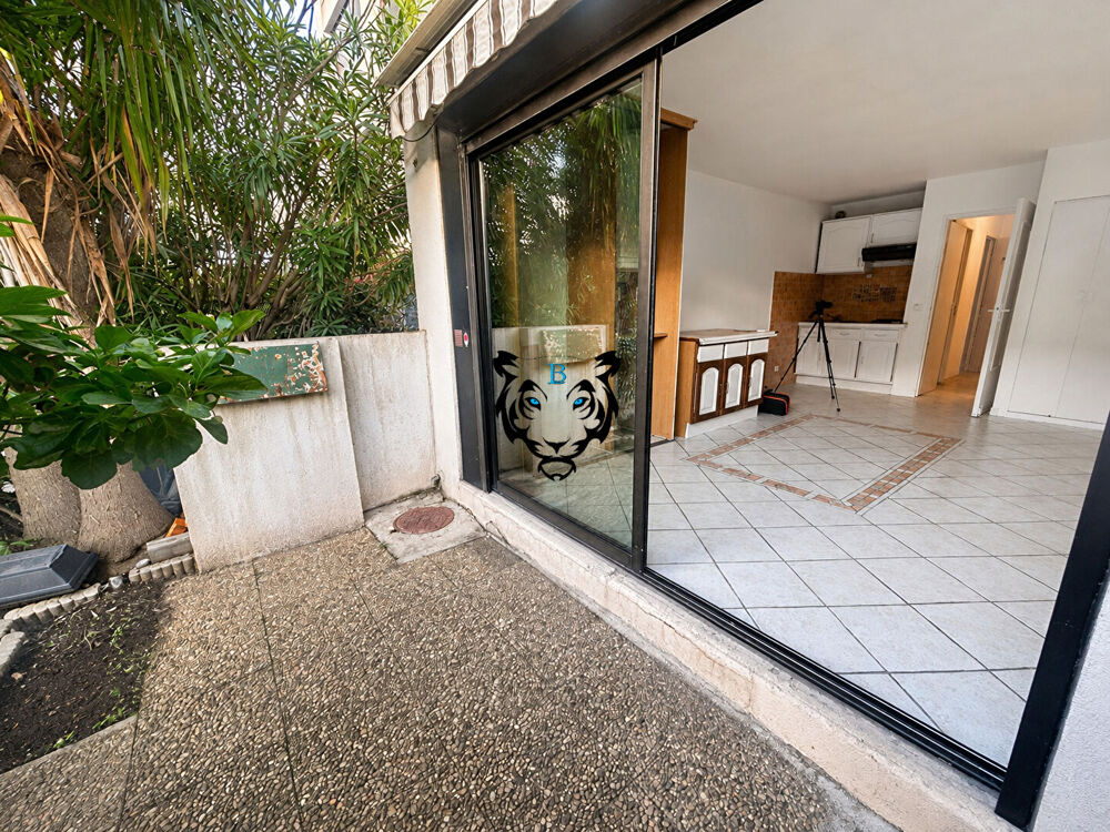 Studio rez de chaussée - terrasse - parking - cave - 26.37 m2