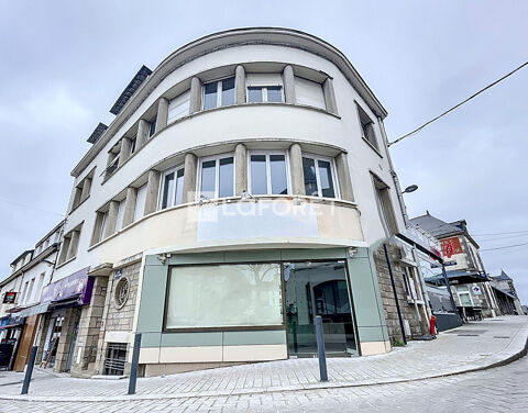  EXCELLENTE VISIBILIT - Local commercial en centre-ville de Plormel 75 m2 