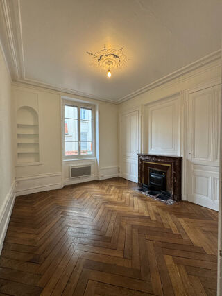  Appartement à louer 4 pièces 99 m²