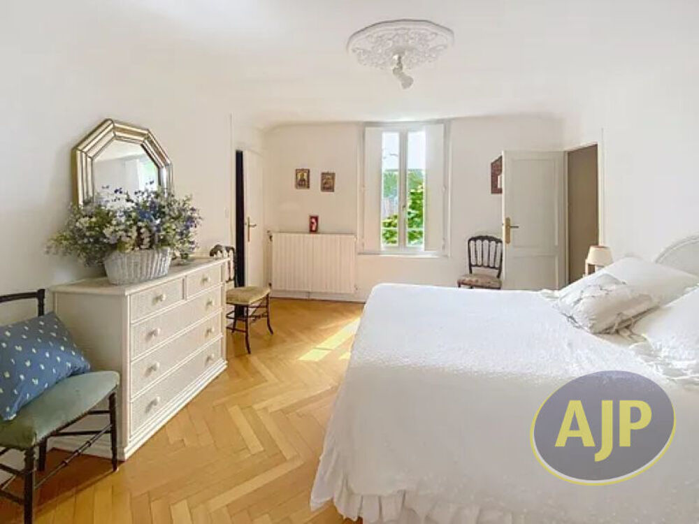 Maison de maître sur parcelle d'environ 1000m²