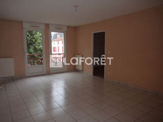  Appartement à louer 4 pièces 99 m²
