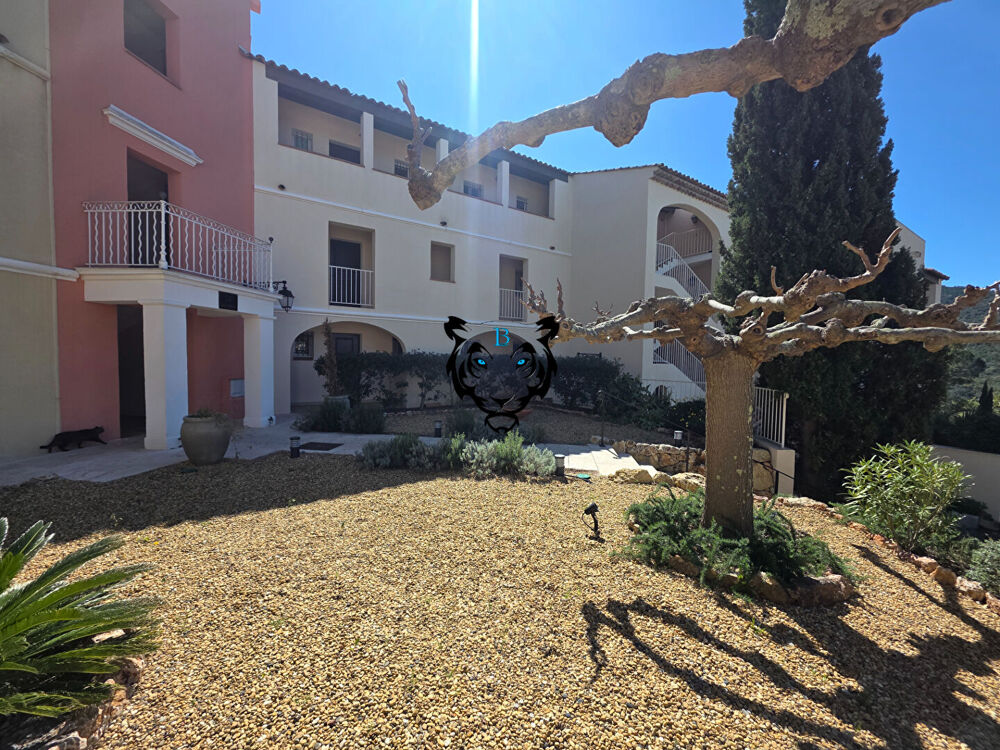 OPPORTUNITE- Studio avec terrasse parking et vue dégagée- Golf de ROQUEBRUNE