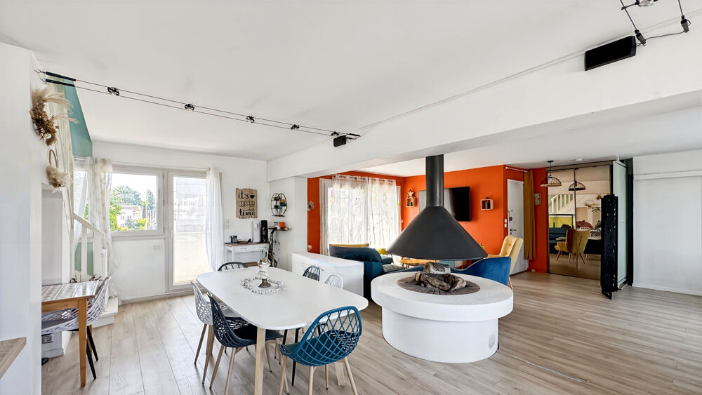 Appartement de 130 m2, 2 chambres, bureau, balcons, 2 caves