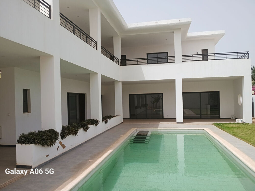 Vente Maison DANS UNE BELLE PETITE  RESIDENCE , VILLA  NEUVE R+1  PROCHE COMMERCE ET PLAGE Ngaparou (Senegal)