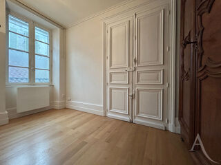  Appartement à louer 4 pièces 84 m²