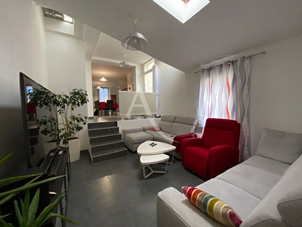 Vente Maison Vaste maison avec jardin, terrasse, garage et piscine Rochefort