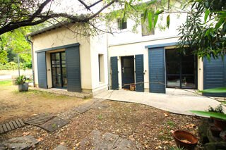 Vente Maison NIMES EXCLUSIVITE Maison de ville rénovée en copropriété verticale de type 3 de 78.97 m2 sans syndic avec jardin, parking, cave Nimes