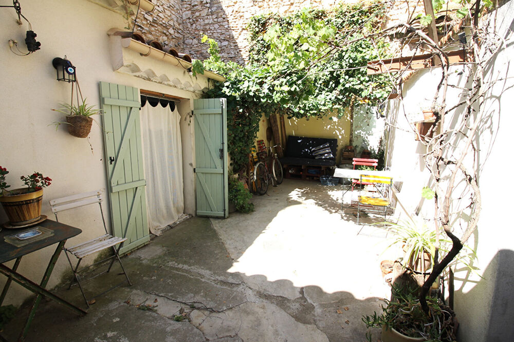 Vente Maison NIMES Charmante Maison de ville d'environ 63m² avec une cour privative. Nimes