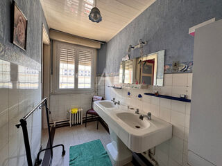  Maison  vendre 9 pices 222 m