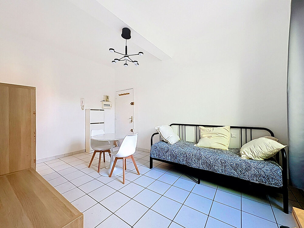 Vente Appartement Appartement Avignon intramuros 2 pièces, 1er étage, grande terrasse Avignon