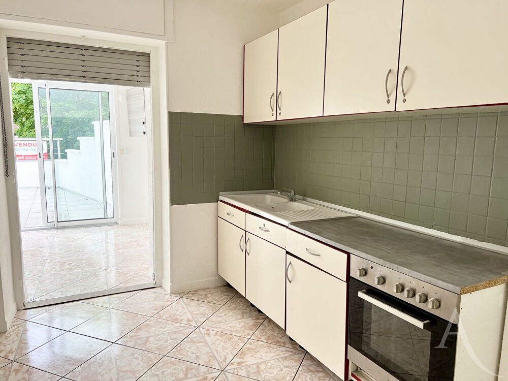 Appartement type F4 + local commercial indépendant