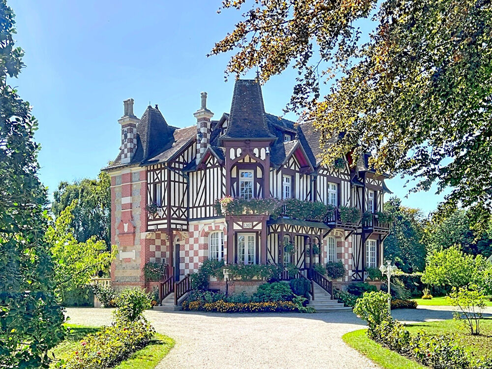 EXCLUSIVITE - VARAVILLE - Proche mer. Villa Anglo-Normande d'exception et son parc.