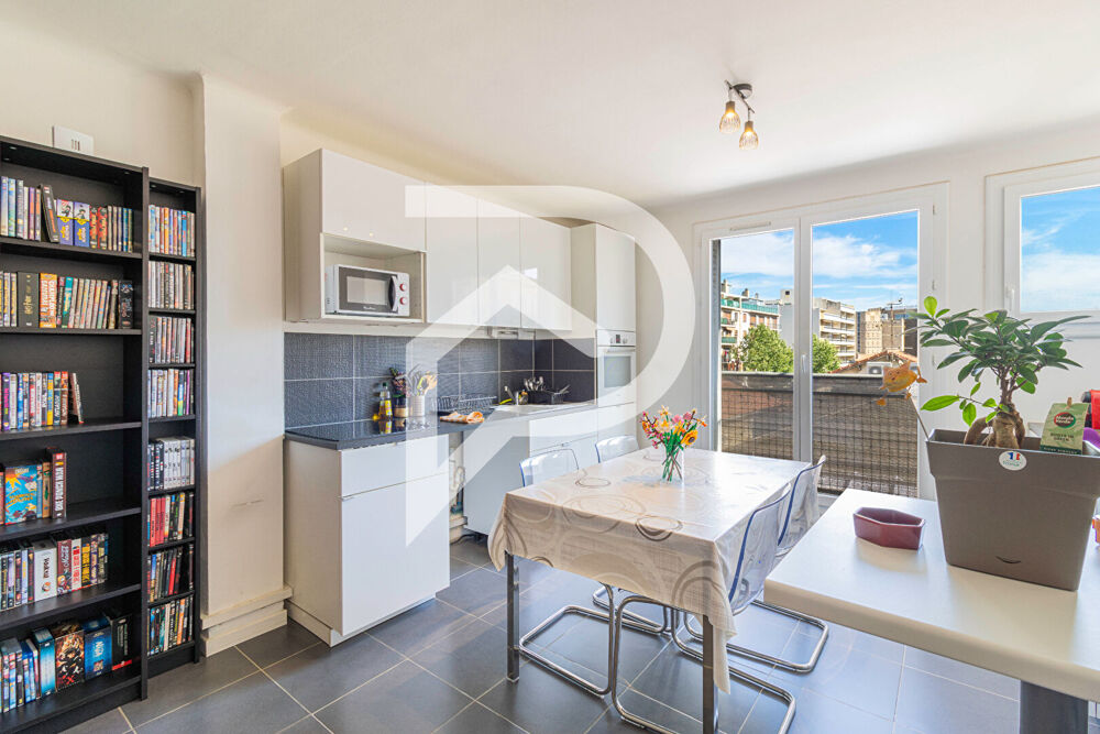 Vente Appartement Appartement  3 pièces 68 m2 MARSEILLE 13005 Marseille 5