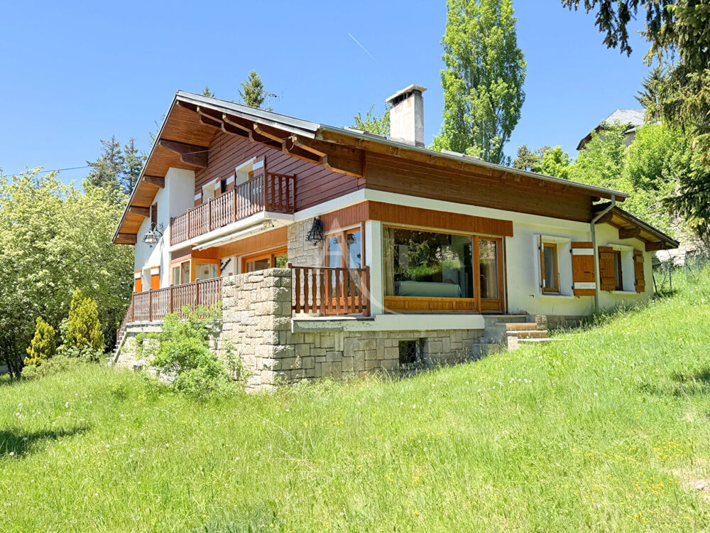 FONT ROMEU - Propriété d'exception au coeur de la station : Chalet 12 pièces - 288 m² hab. de caractère sur 2 221 m² de terrain