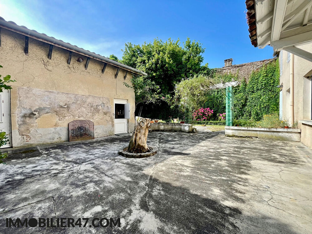 MAISON DE VILLAGE AVEC JARDIN ET GARAGE