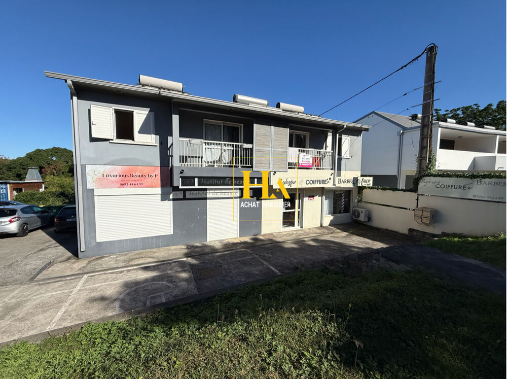 Vente Immeuble Immeuble de rapport 8%brut, 2 T3, 2 locaux commerciaux, Saint Louis 8 pièce(s) 247 m2 Saint louis