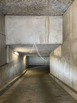  Parking / Garage � louer 