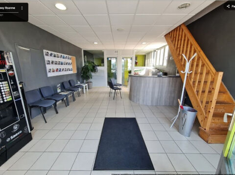 ROANNE - Local commercial  d'environ 460 m² 1500 42300 Roanne