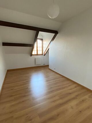  Appartement à louer 3 pièces 79 m²
