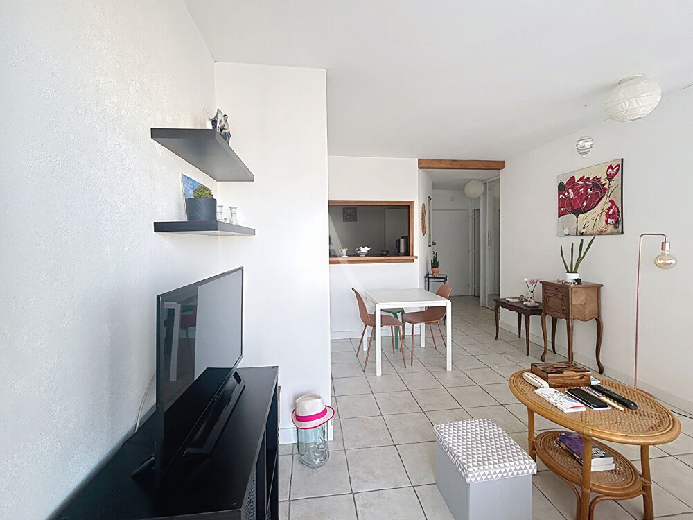 Vente Appartement Angers, quartier Madeleine : Grand studio T1 bis de 38 m² avec balcon, parking et cave Angers
