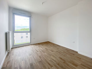 Appartement à louer 4 pièces 76 m²