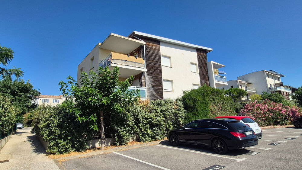 Appartement T2 avec terrasse et 2 stationnements - Quartier Réveillon