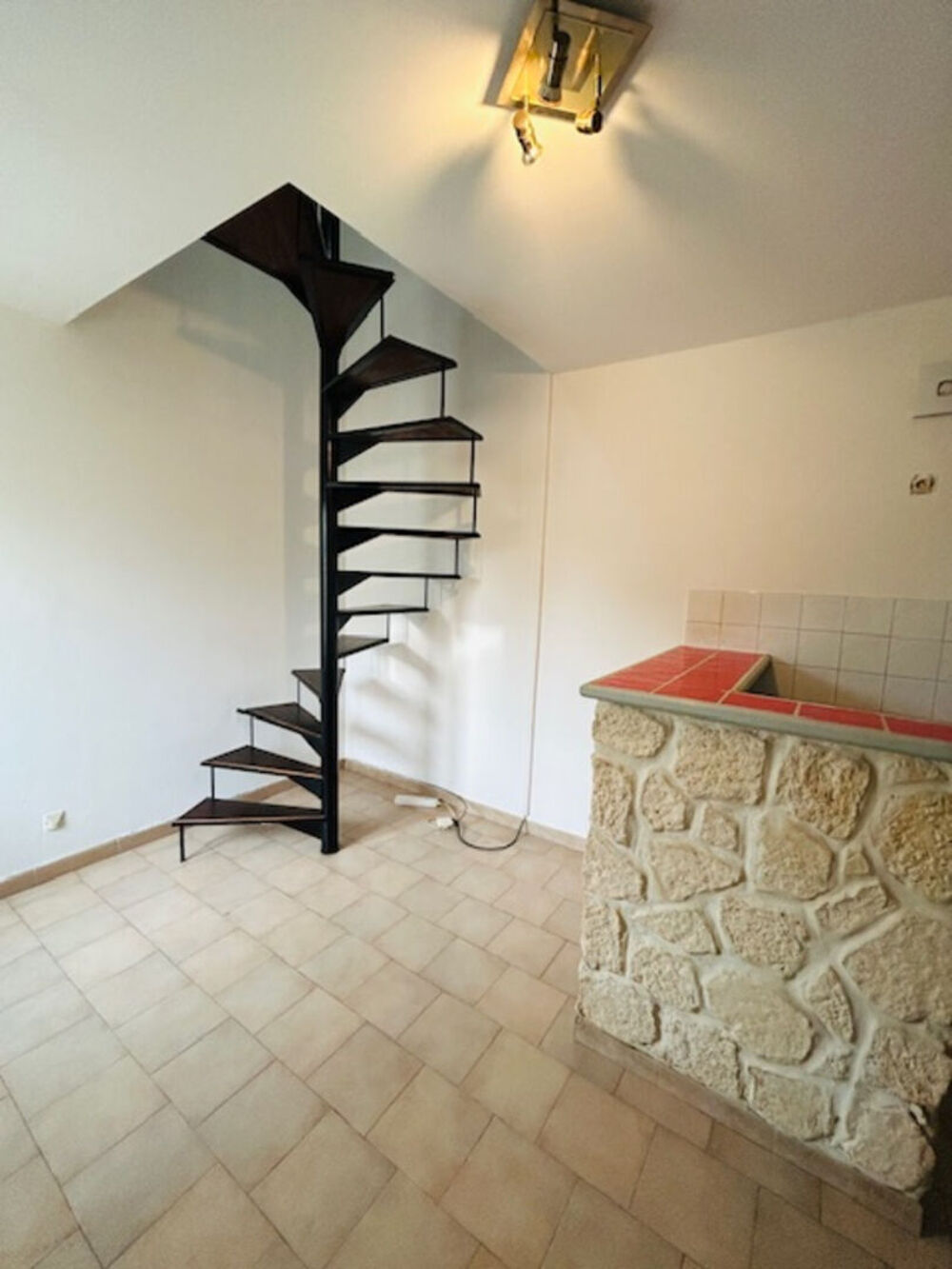 MIRAMAS, APPARTEMENT DUPLEX T1