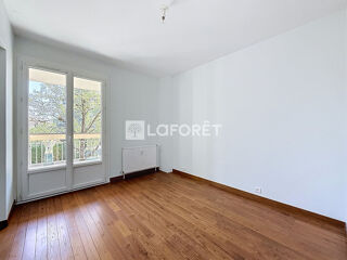 Appartement à louer 5 pièces 105 m²