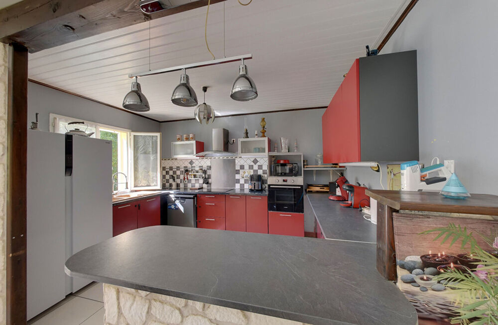 Vente Maison Ardèche : Maison familiale de 175 m², 6 chambres & terrain piscinable Flaviac