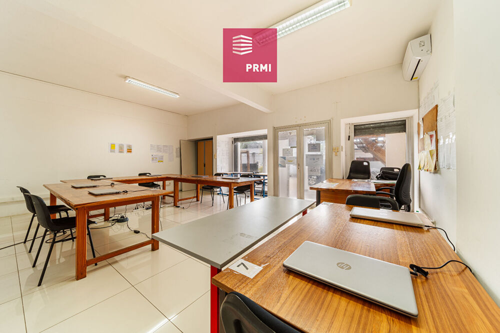   SAINT-DENIS / CARRE D'OR - 2 locaux commerciaux + parkings, investissement locatif Saint denis