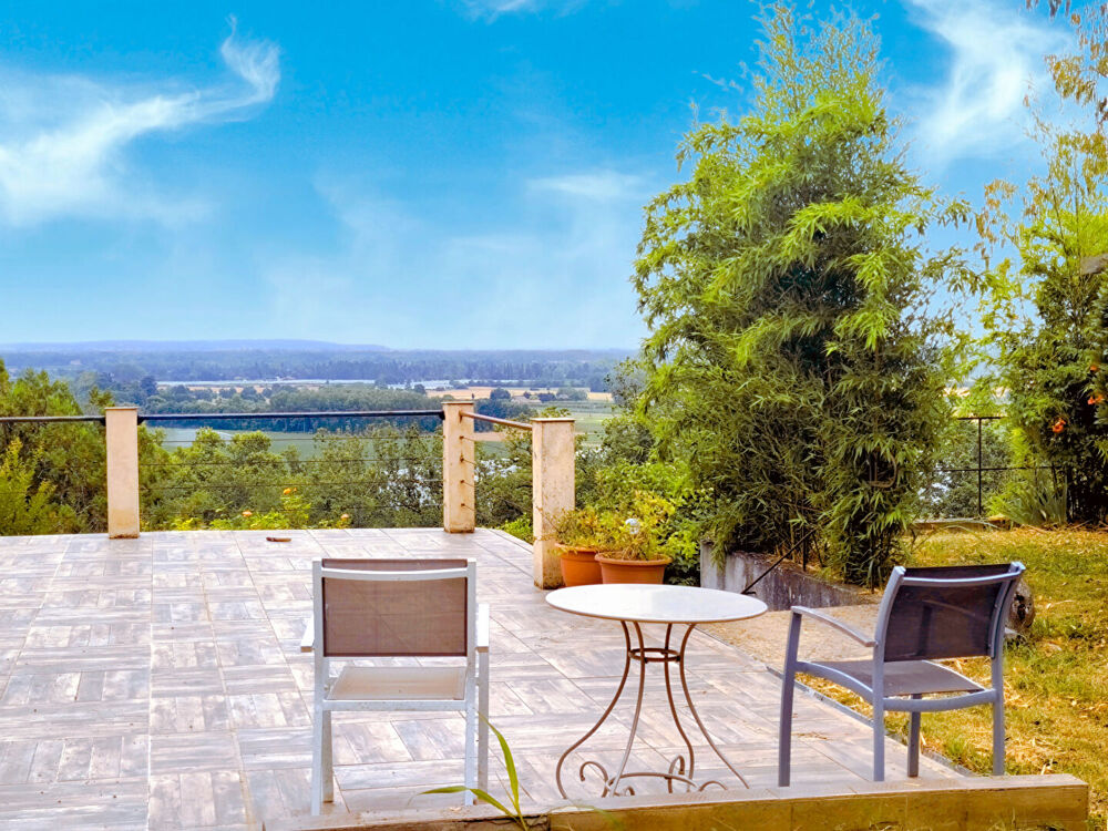 Propriété 190 m2 habitables, 5 chambres sur 2 hectares avec vue imprenable.