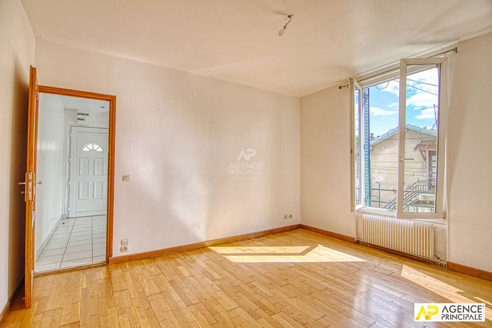 Vente Appartement Versailles Montreuil Appartement  2 pièces 40.36 m2 carrez situé au 1er et dernier étage avec jardin privatif et box Versailles