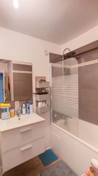  Immeuble � vendre 15 + pi�ces 682 m�