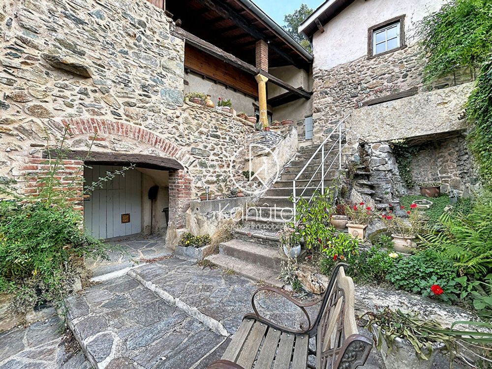 Vente Maison Demeure de charme située sur la commune de Courzieu à 15 min de l'Arbresle, 7 pièce(s) 200 m2, 5ha de terrain, garage, caveau et Courzieu